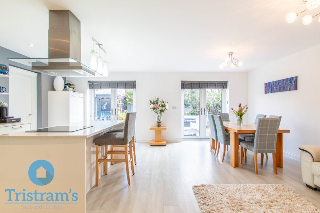 Property photo 3 of 39