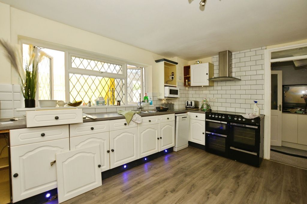 Property photo 3 of 13 Kitchen