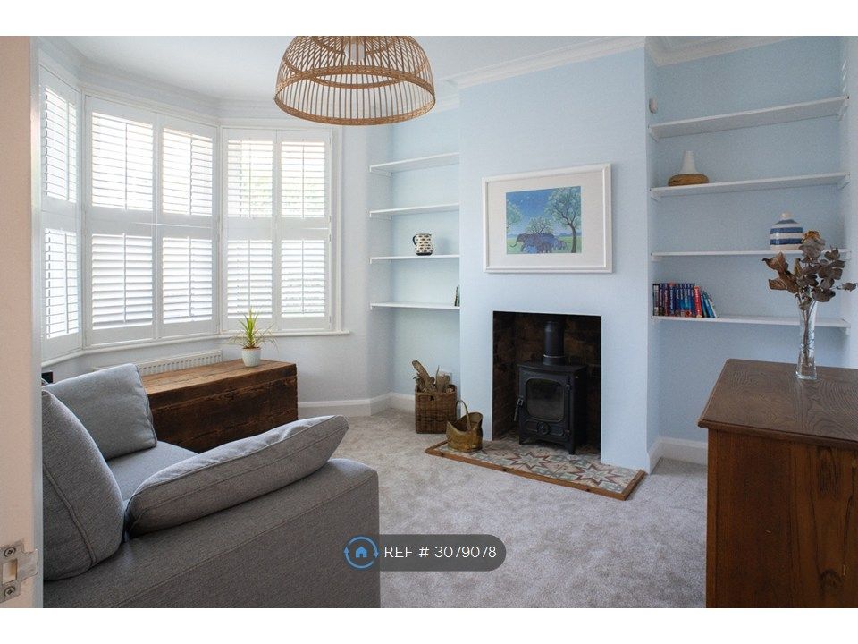 Property photo 1 of 21 Living Room
