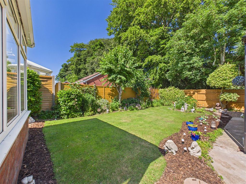 Property photo 2 of 11 Outside