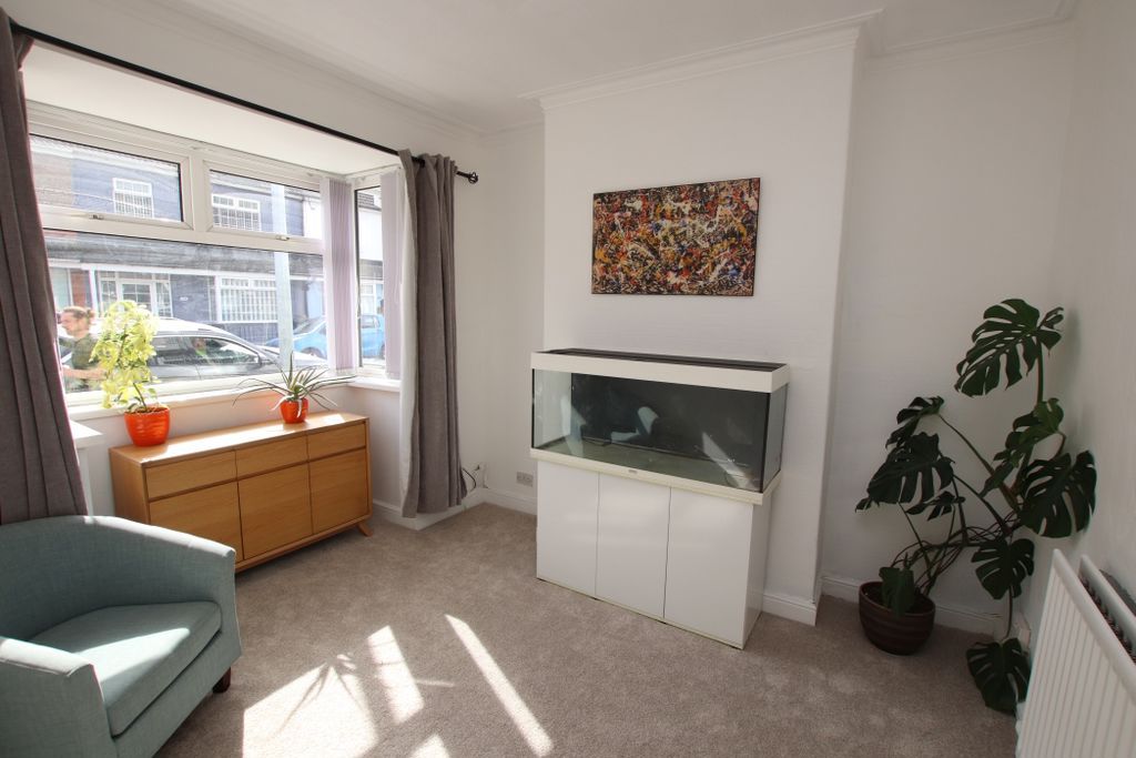 Property photo 2 of 11 Lounge