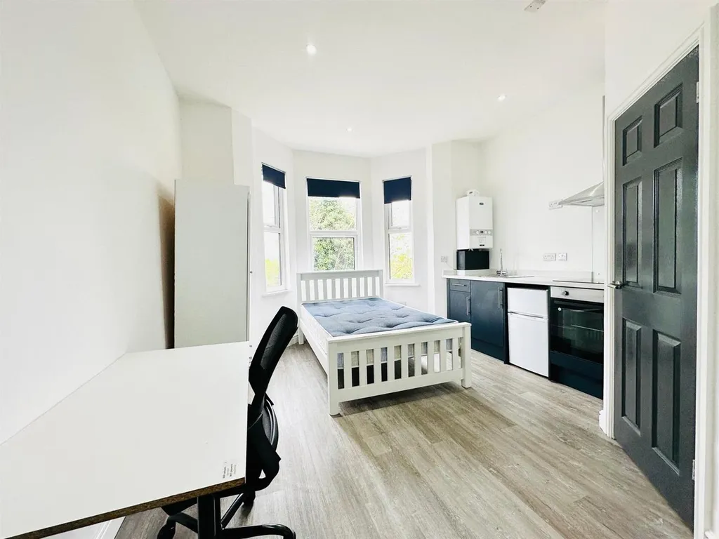Apartment in Nottingham, Old Lenton, The Park - View 3