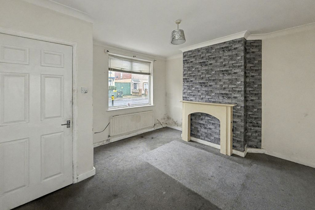 Property photo 2 of 18 90 Oxford Road, Hartlepool, Ts25 5Sa