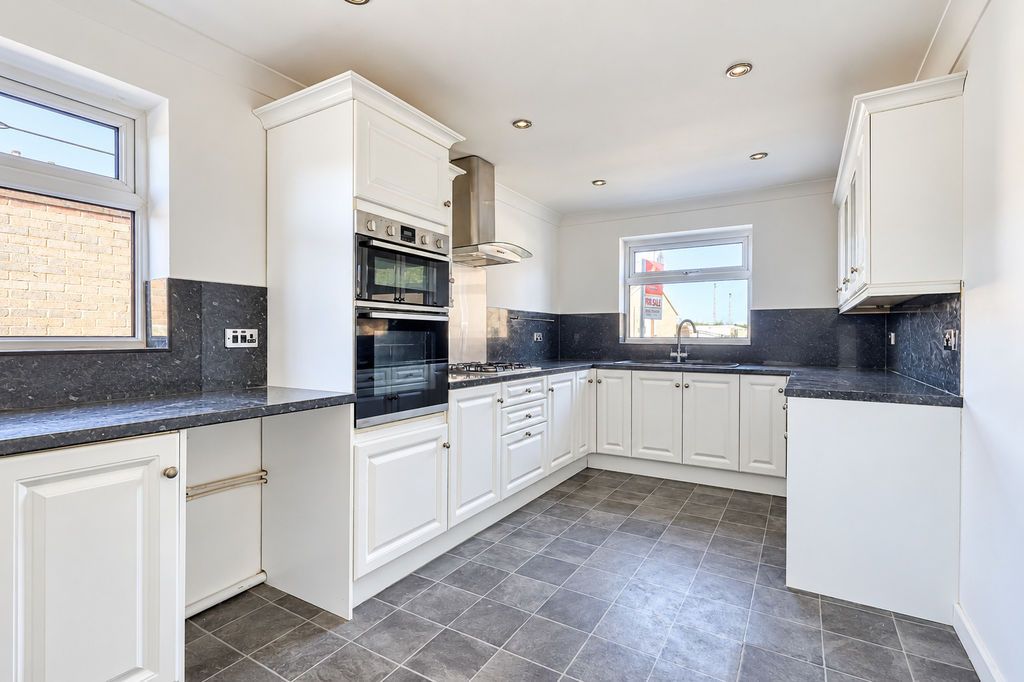 Property photo 2 of 14 Kitchen