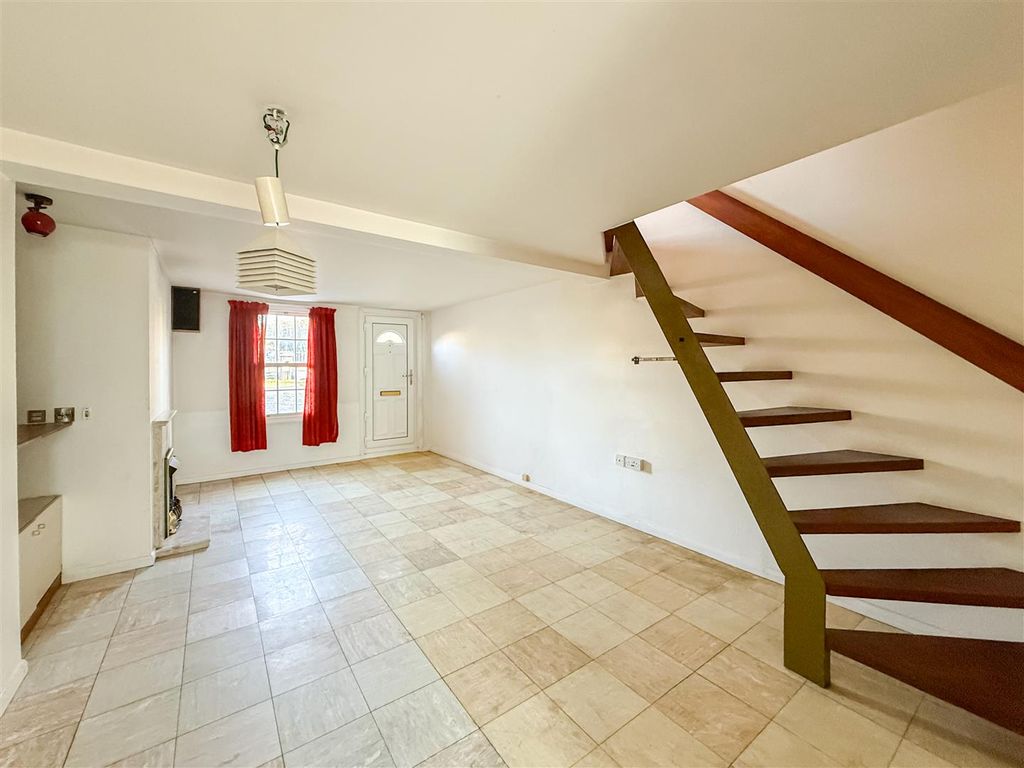 Property photo 2 of 8 Lounge