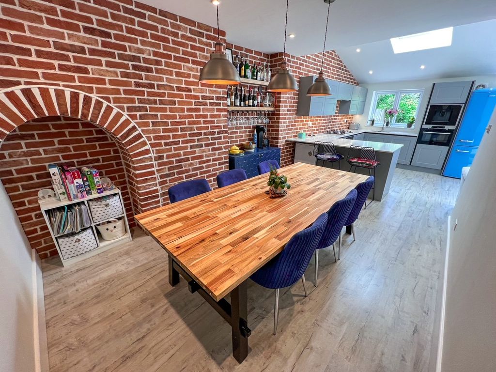 Property photo 2 of 43