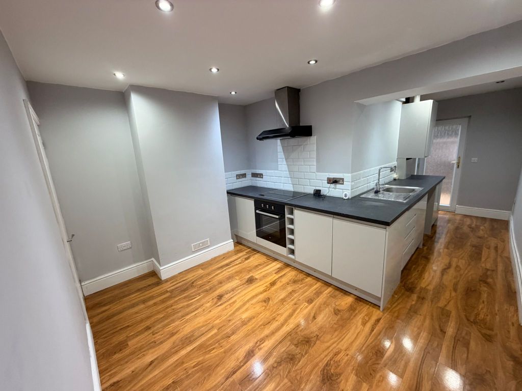 Property photo 3 of 8 Kitchen