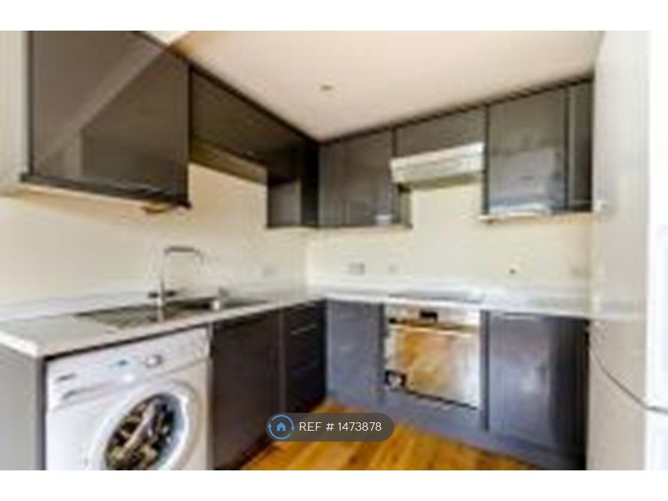 Property photo 3 of 11 Kitchen