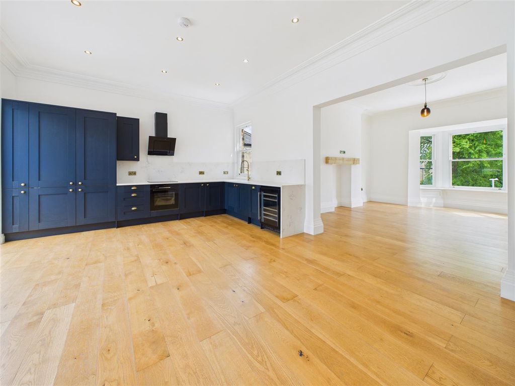 Property photo 2 of 20 Dining Kitchen