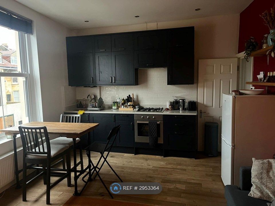 Property photo 3 of 9 Kitchen / Dinning