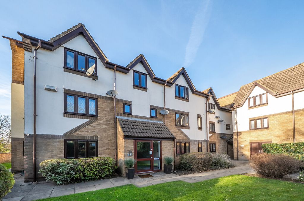 Property photo 1 of 11 1383764-17-692706...