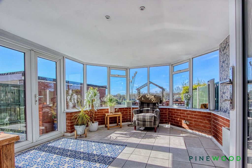 Property photo 2 of 23 Conservatory