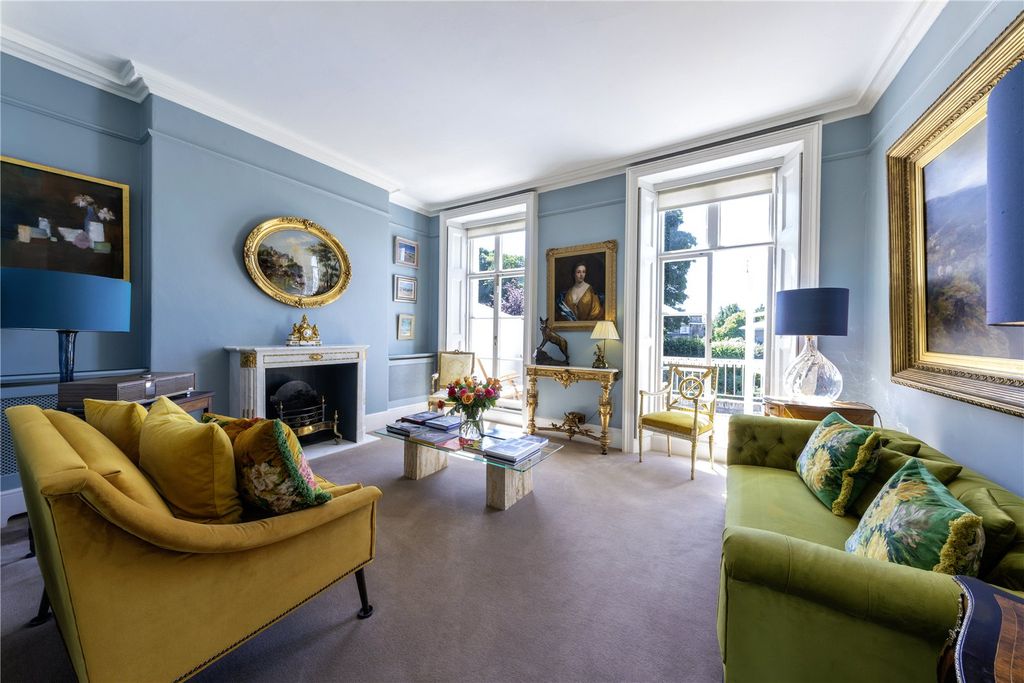 Property photo 3 of 13 Sitting Room