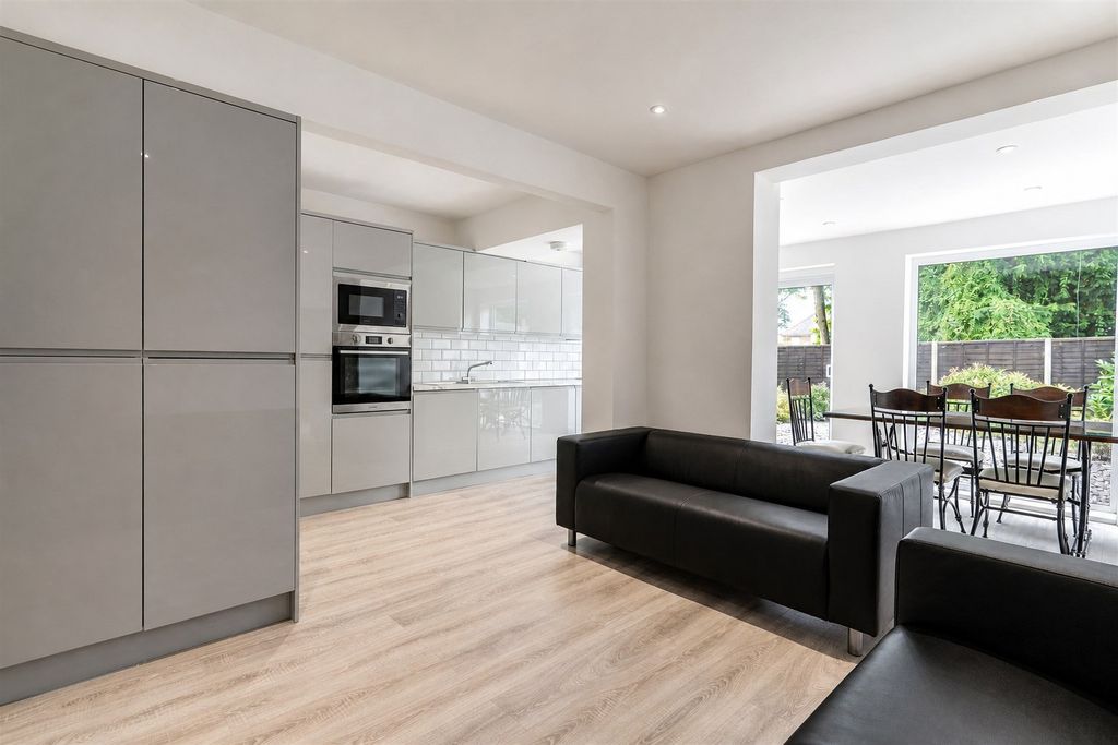 Property photo 1 of 10 Approach