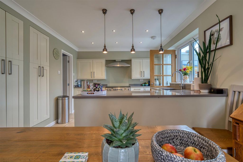 Property photo 2 of 11 Kitchen Diner