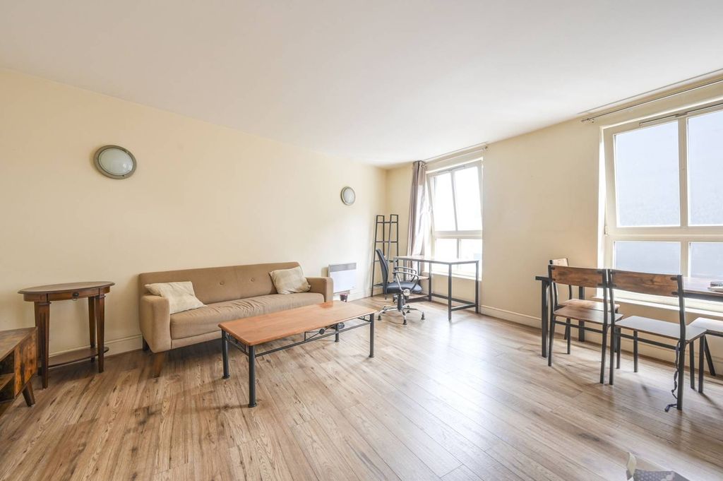 Property photo 2 of 6