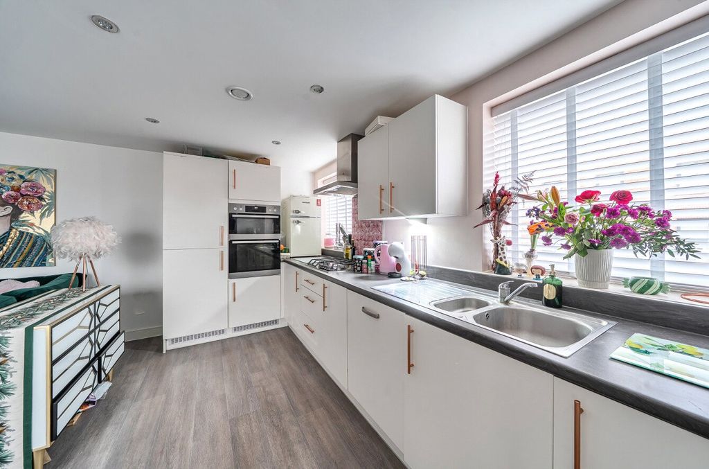 Property photo 3 of 12 1422548-6-69Aadd9...