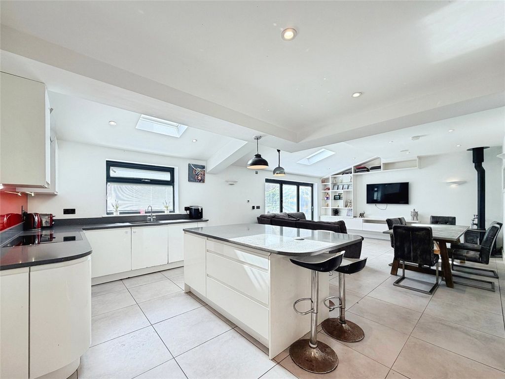 Property photo 3 of 24 Picture No. 34