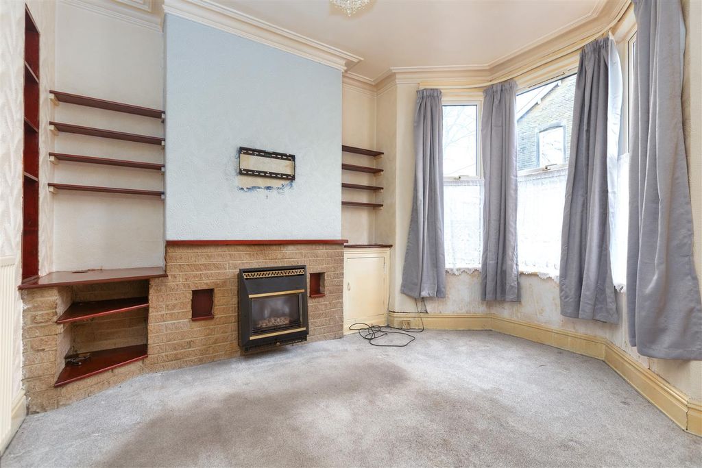 Property photo 2 of 12 §