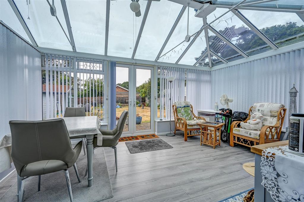 Property photo 2 of 13 Conservatory.Jpg
