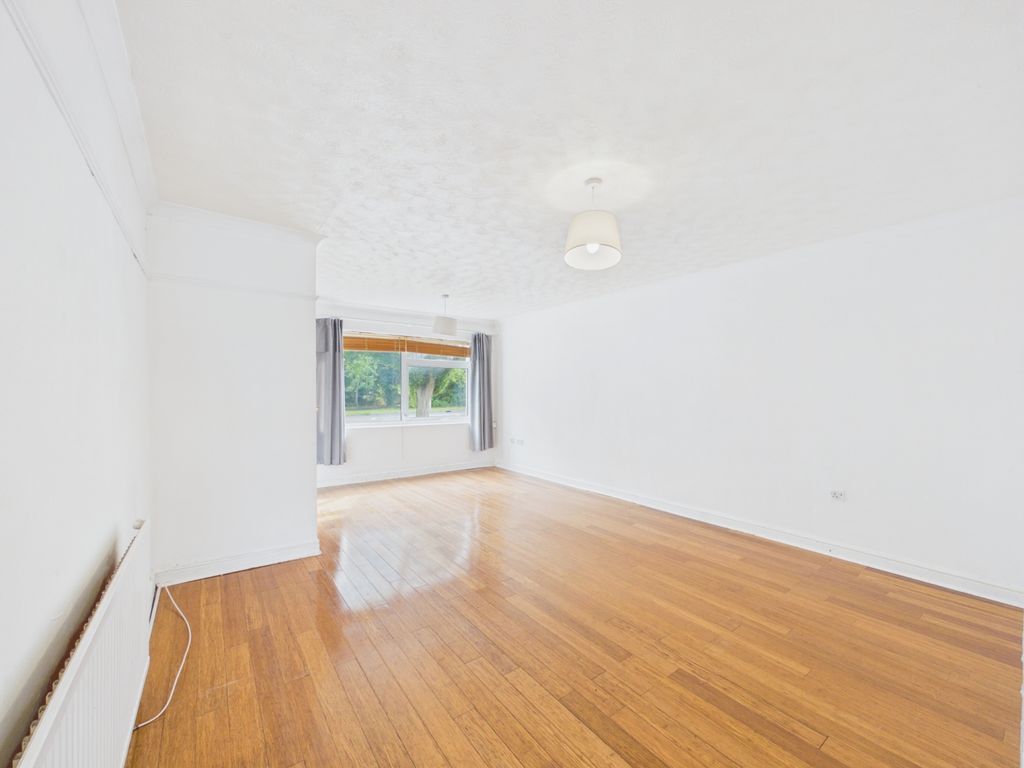 Property photo 3 of 13 Cam01338G0-Pr0201-Still003