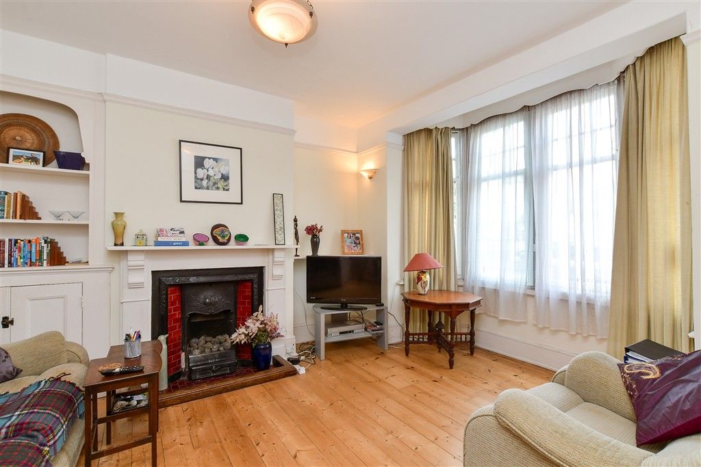 Property photo 1 of 8 Lounge