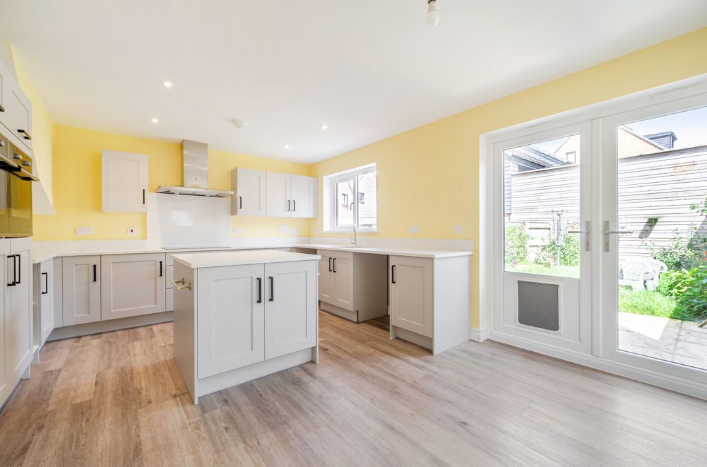 Property photo 2 of 19 1481810-16-6A3c05...