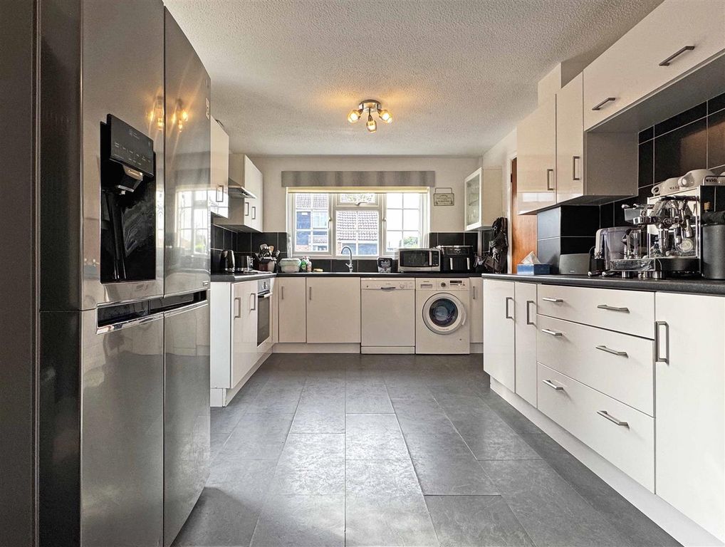 Property photo 3 of 23 Kitchen B.Jpg