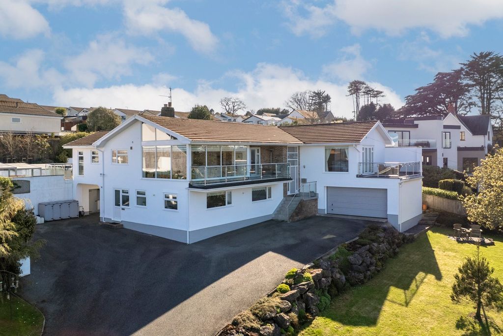 Property photo 1 of 50