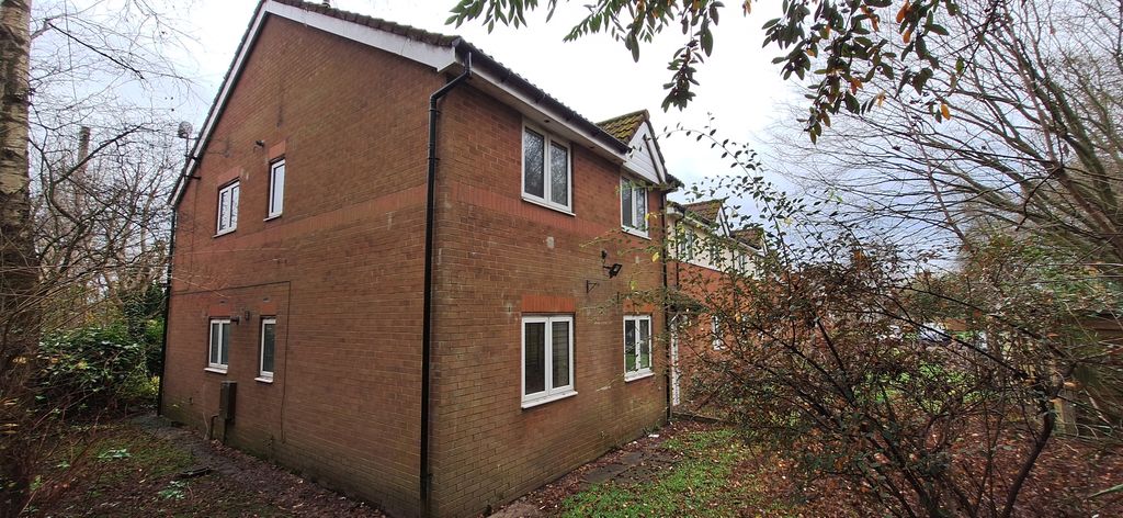 Property photo 2 of 20