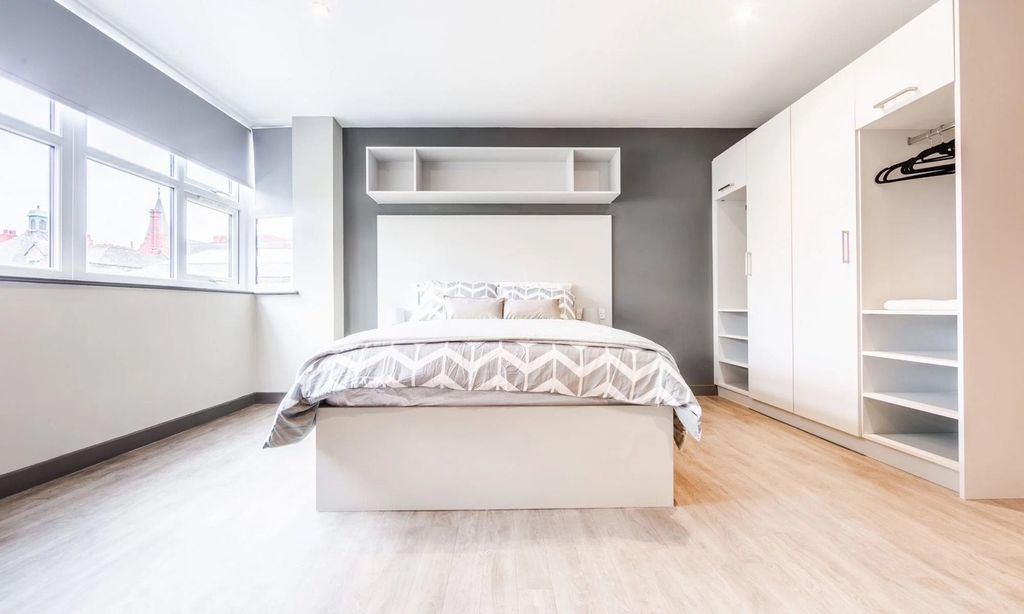 Property photo 1 of 5 A Spacious And Bright Large Double Bedroom Featuri...