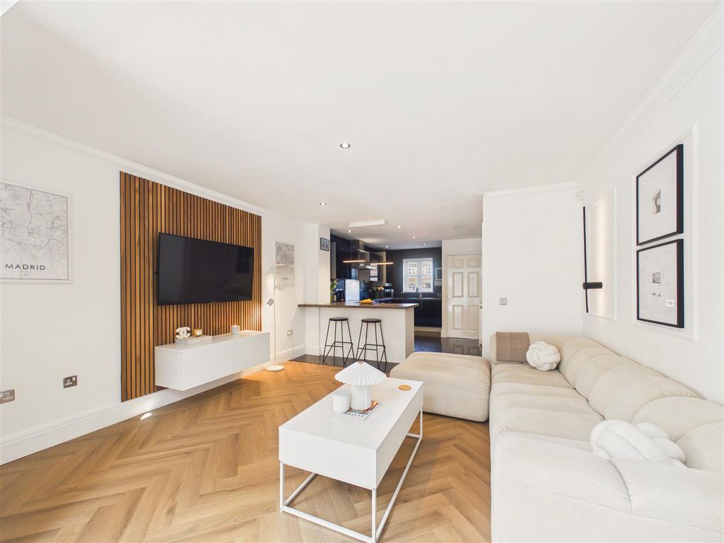 Property photo 3 of 17 Cam05451G0-Pr0126-Still003.Jpg