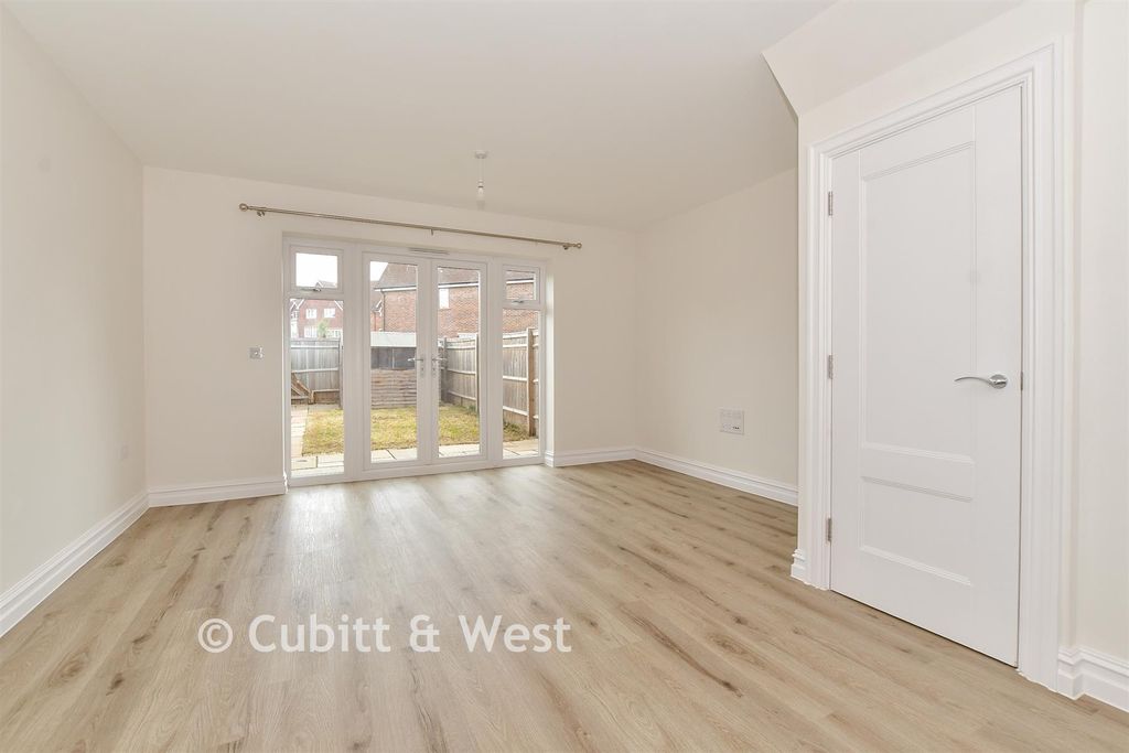 Property photo 1 of 15 Lounge/Dining Room