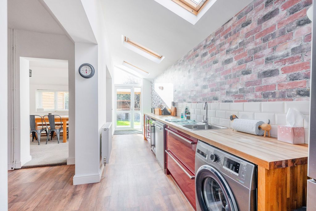 Property photo 2 of 26