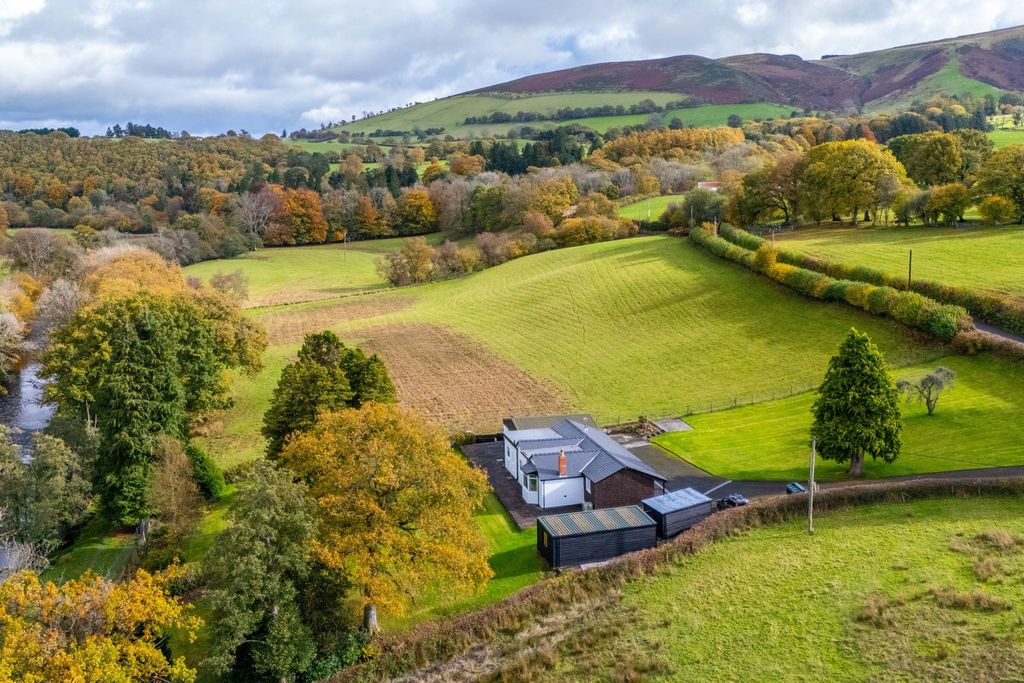 Property photo 2 of 80