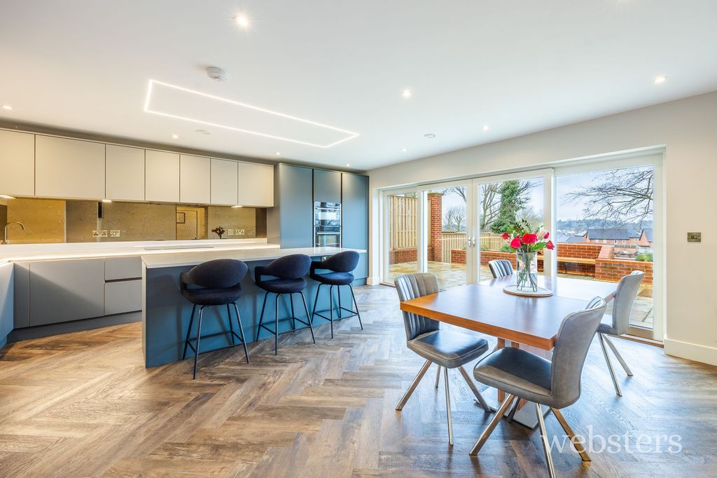 Property photo 2 of 27