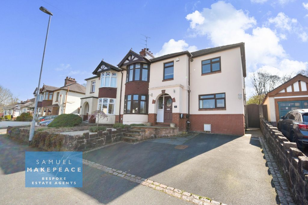 Property photo 1 of 44 Three Bedroom Double Extended Semi Detached Property With Lake Views