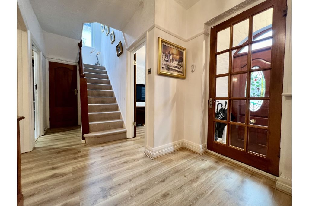 Property photo 2 of 28 Entrance Hallway