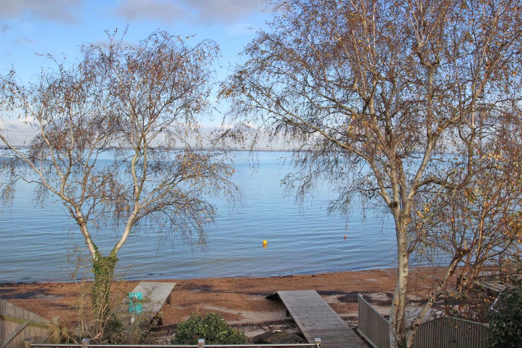 Property photo 1 of 13 The Fens