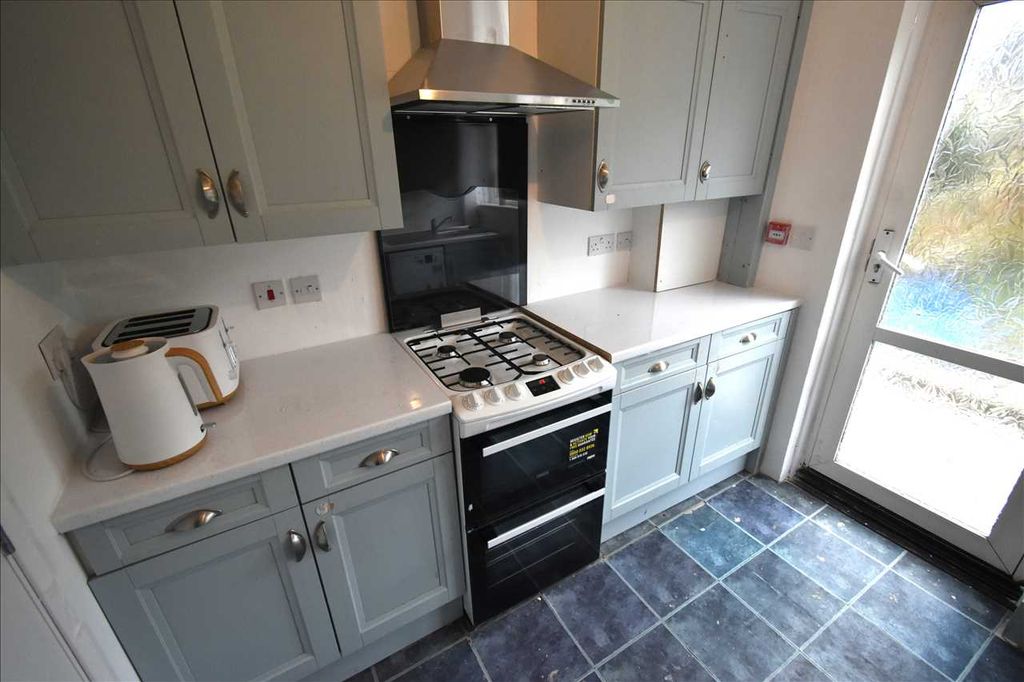 Property photo 3 of 5 Kitchen