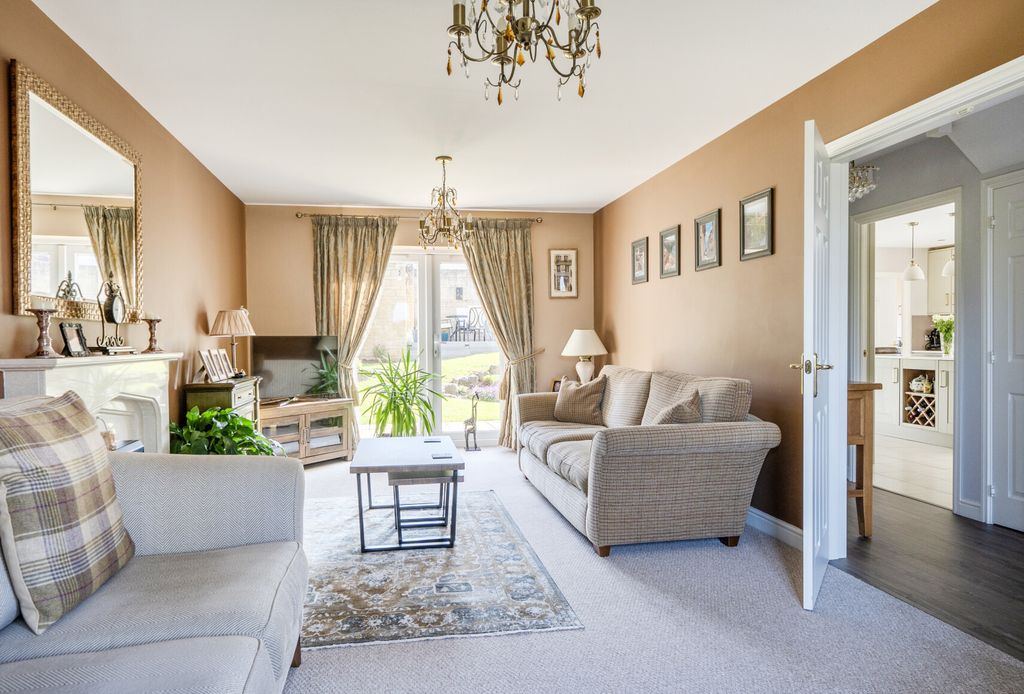 Property photo 2 of 17 Sitting Room