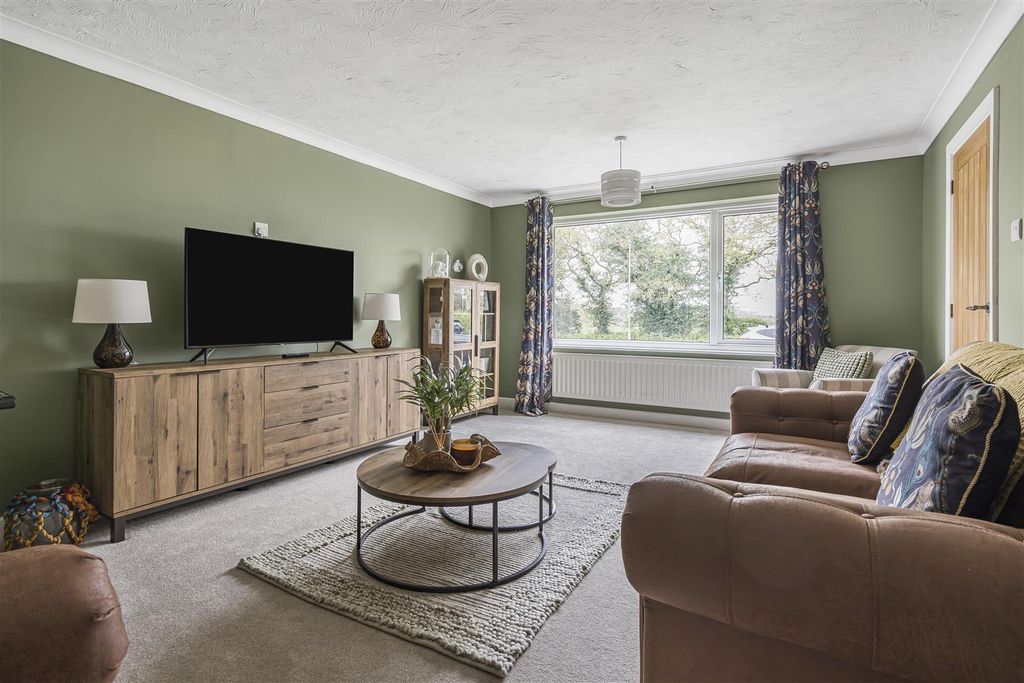 Property photo 3 of 15 Sitting Room