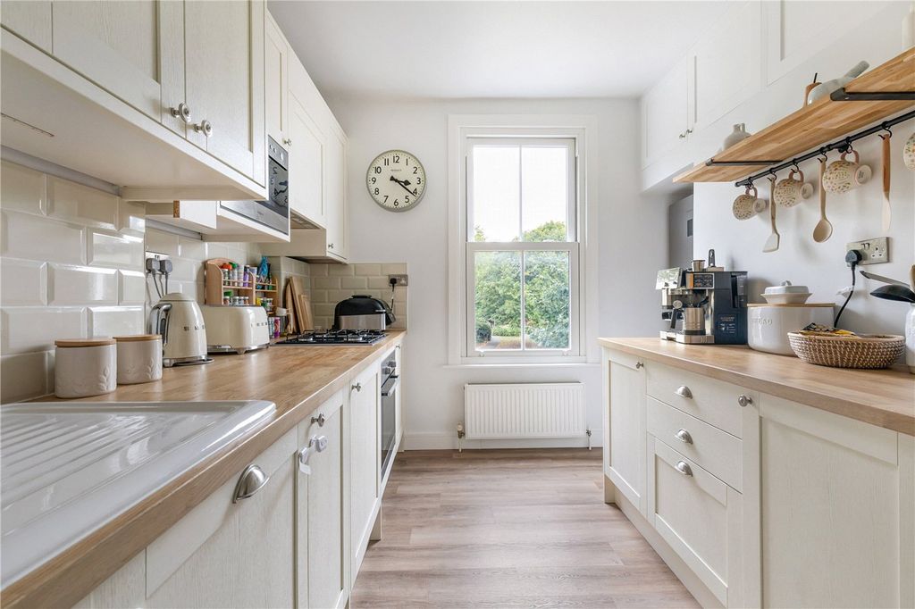 Property photo 2 of 13 Picture No. 12