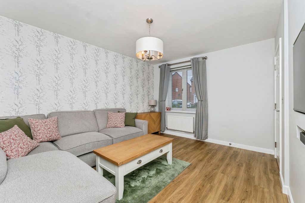 Property photo 2 of 28 Lounge