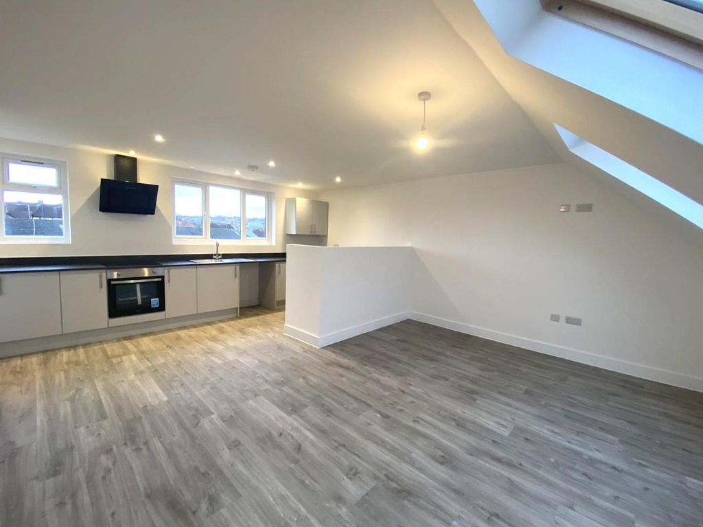 Property photo 2 of 11 Living.Jpg