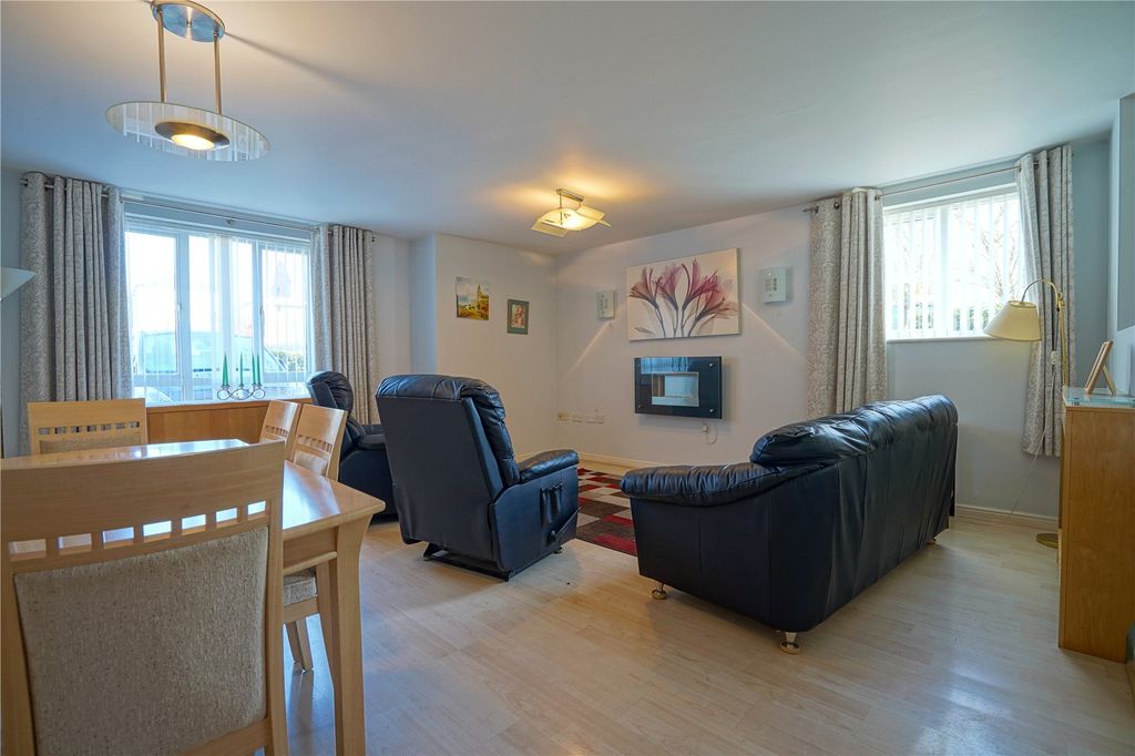Property photo 2 of 11 Picture No. 19