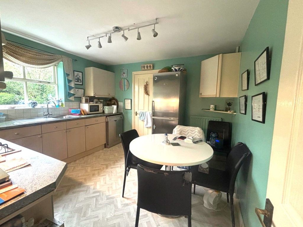 Property photo 2 of 21 Kitchen/Breakfast Room