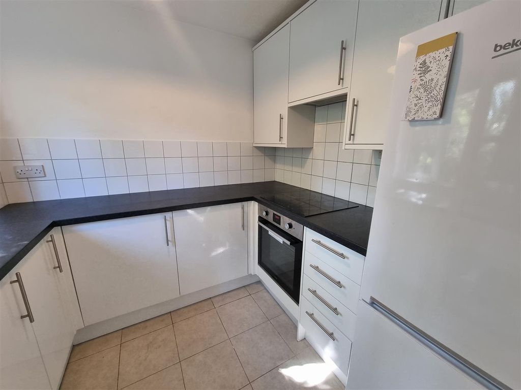 Property photo 2 of 11 Kitchen