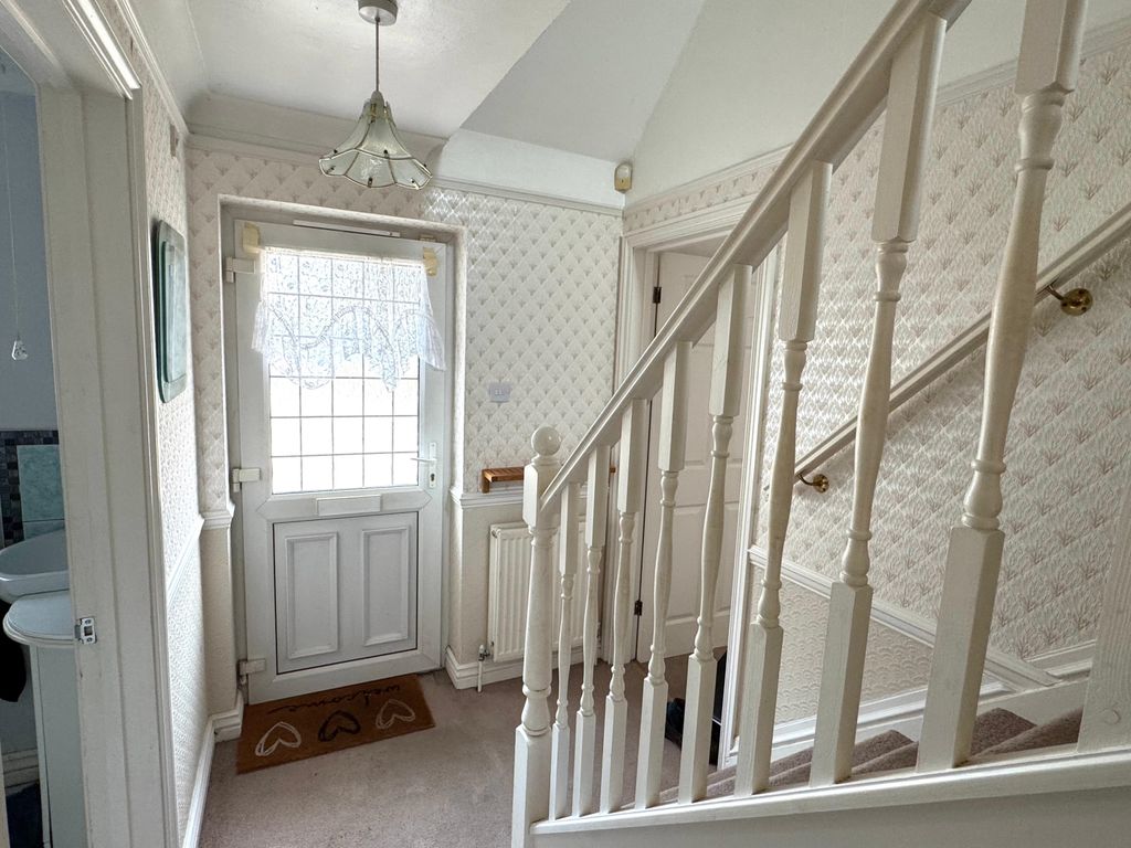 Property photo 2 of 14 Hallway