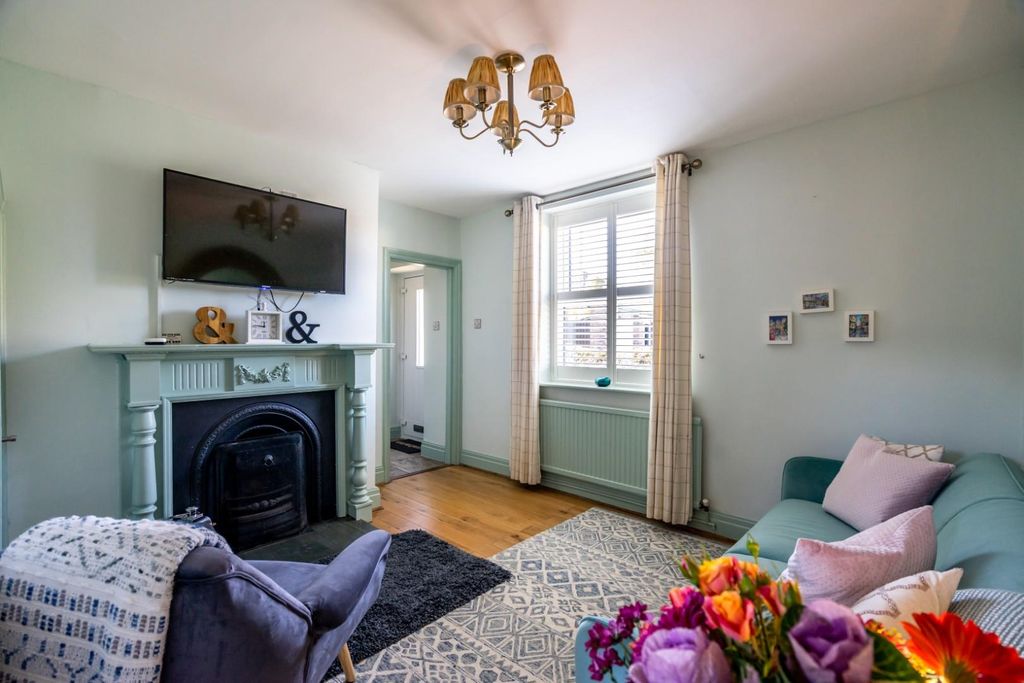 Property photo 2 of 17 Lilac Ave Appleton Roe-16.Jpg